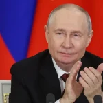 Ruské úrady prehľadali dom provojnového blogera Aľochina a zhabali mu telefón aj notebook