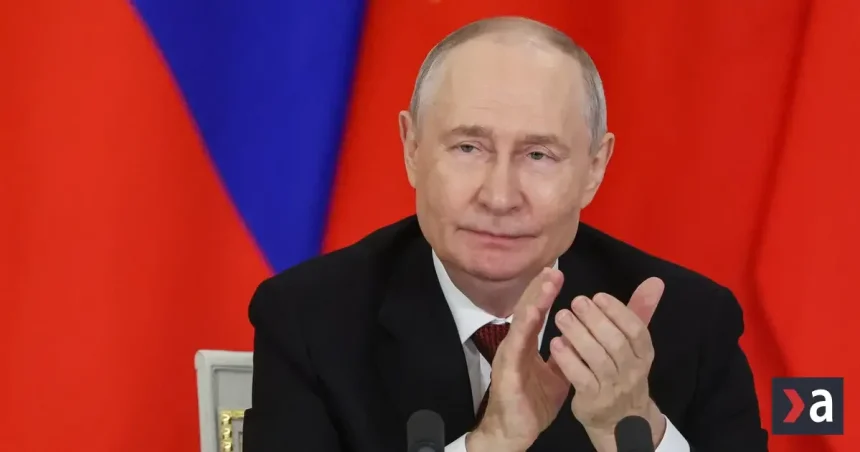 Ruské úrady prehľadali dom provojnového blogera Aľochina a zhabali mu telefón aj notebook