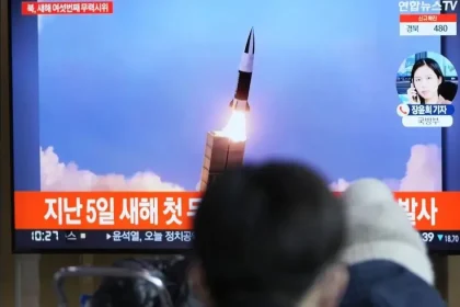 Severná Kórea pokračuje v raketových testoch, do mora odpálila ďalší projektil