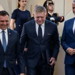 Vláda sa dokáže obhájiť už iba strachom z vojny, Fico vyšiel z krízy prvýkrát slabší